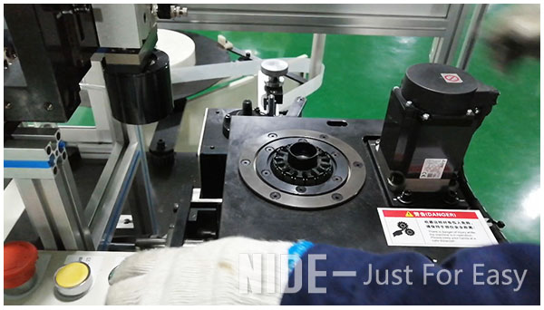 Auto-bldc-motor-outer-rotor-insulation-paper-inserting-machine-91.jpg