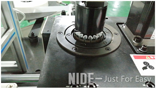 Auto-bldc-motor-outer-rotor-insulation-paper-inserting-machine-92.jpg