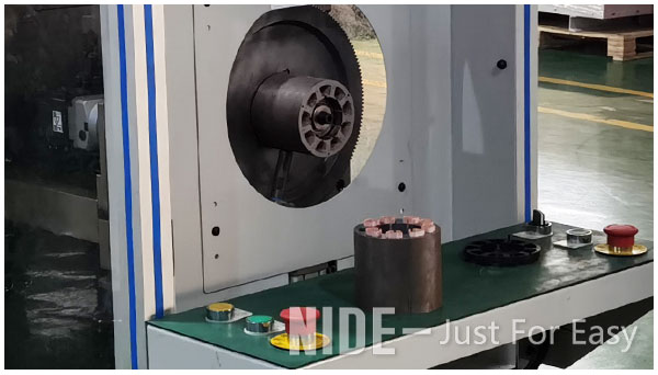 Automatic Horizontal stator insulation paper inserting machine.jpg